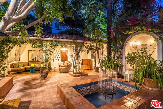 7825 Hillside Avenue, Los Angeles CA: https://media.crmls.org/mediaz/757e894f-bb63-483d-b2b8-9fd83247f96b.jpg