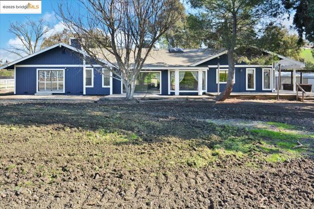1610 Lawrence Rd, Danville CA: https://media.crmls.org/mediaz/757eafbc-08b6-4ba3-a18d-96e53f152898.jpg