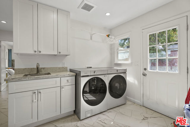 9747 Haines Canyon Avenue, Tujunga CA: https://media.crmls.org/mediaz/757ebb07-b6ad-45cf-ab55-132b25d7cbc3.jpg