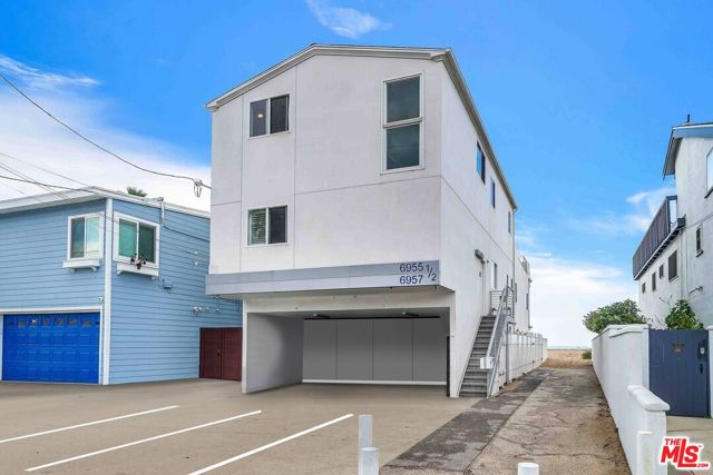 6955 Trolleyway, Playa del Rey CA: https://media.crmls.org/mediaz/757ee623-2a5c-4076-adf7-b7db4268bc49.jpg