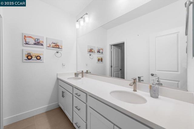 205 Goose Creek Ave, Brentwood CA: https://media.crmls.org/mediaz/757f0664-cc66-4af2-9342-046be61ffb71.jpg