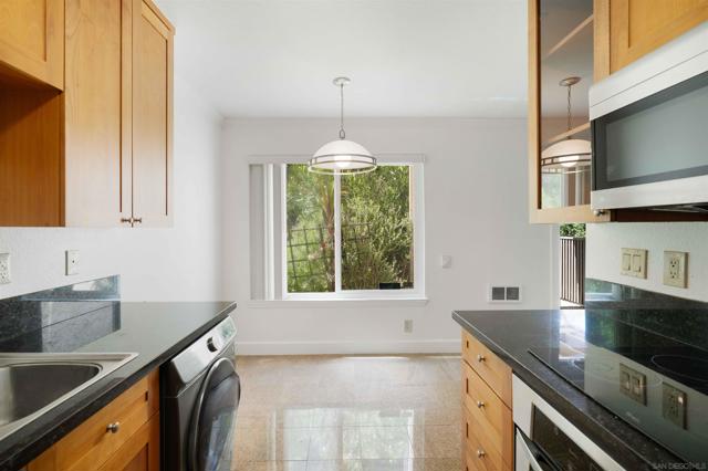 3136 Via Alicante, La Jolla CA: https://media.crmls.org/mediaz/757f8ba7-8d58-40ff-b911-054fee861ee2.jpg