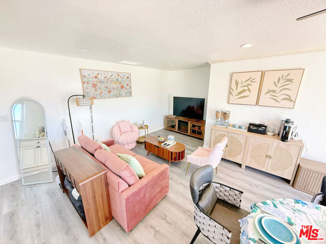 Image 22 of 45 For 15213 Daphne Avenue