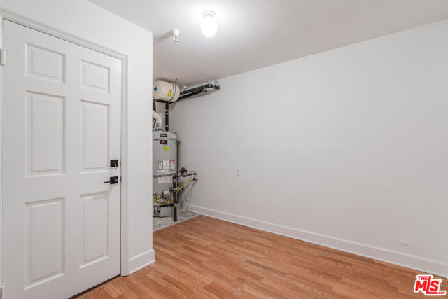 2370 Brookshire Lane, Los Angeles CA: https://media.crmls.org/mediaz/757ff187-540f-4c16-ba62-f5e7b522f750.jpg