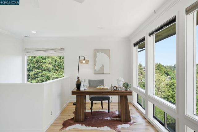 102 Hillcrest Dr, Orinda CA: https://media.crmls.org/mediaz/75818fbb-3f01-4da4-b753-4f327e87ea54.jpg