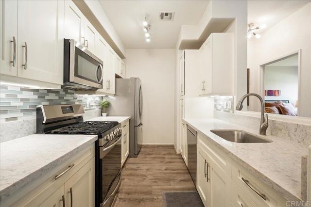 Detail Gallery Image 3 of 18 For 3550 Caminito El Rincon #69,  San Diego,  CA 92130 - 2 Beds | 2 Baths