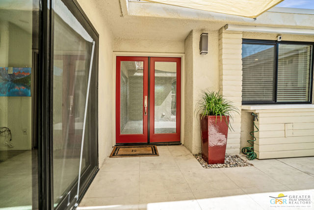 2365 S Oakcrest Drive, Palm Springs CA: https://media.crmls.org/mediaz/7581d2ef-6d63-4641-a511-65fa71585a10.jpg