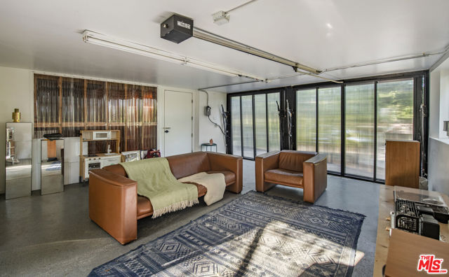 21960 Cereza Way, Topanga CA: https://media.crmls.org/mediaz/7581d9ee-73ef-47f2-b205-4684cd0a67a7.jpg