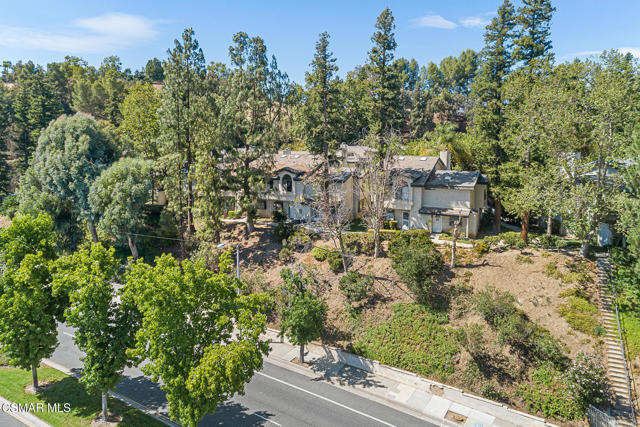 5720 Skyview Way, Agoura Hills CA: https://media.crmls.org/mediaz/75821131-6571-4236-aefe-54b4744f19bc.jpg