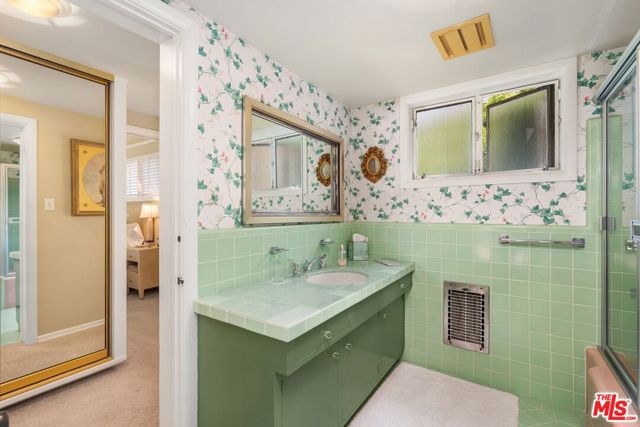 434 S Muirfield Road, Los Angeles CA: https://media.crmls.org/mediaz/75824eb6-0557-49fb-a90a-f775f79946f4.jpg