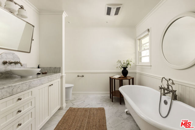 1296 Capri Drive, Pacific Palisades CA: https://media.crmls.org/mediaz/75827381-5107-4f04-80a8-c11ae0f6c172.jpg