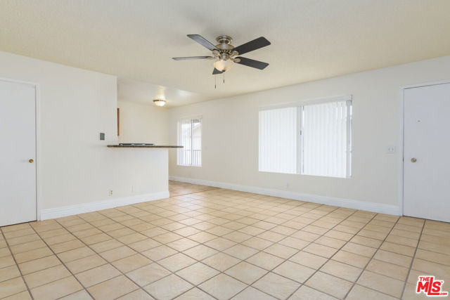 1920 North H Street, 246 photo 4