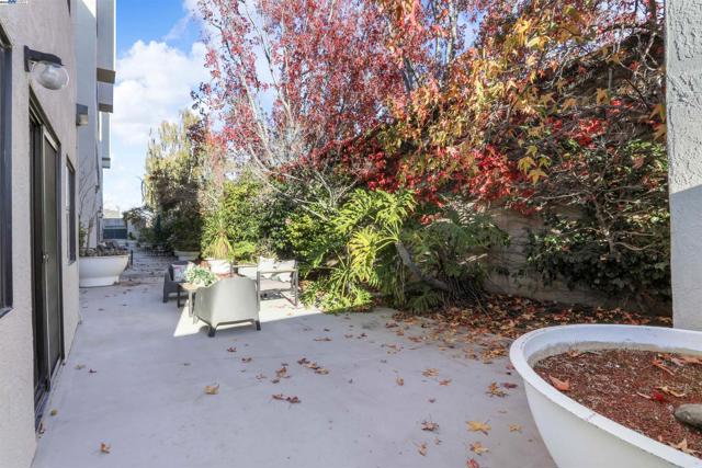 320 Peninsula Ave, San Mateo CA: https://media.crmls.org/mediaz/7583230e-e675-4af2-b42d-58db16aea5b7.jpg