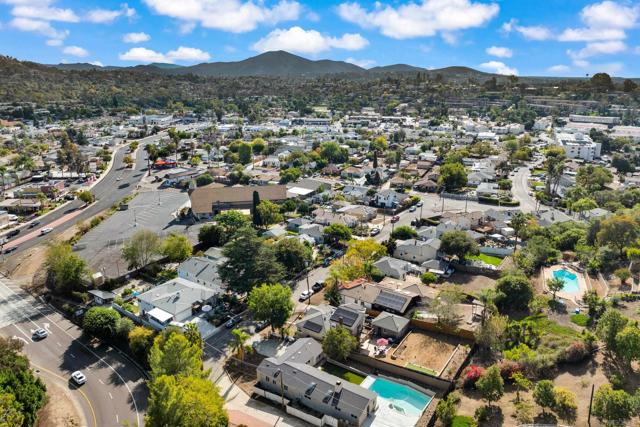 5170 Randlett Dr, La Mesa CA: https://media.crmls.org/mediaz/758356db-c011-4cf4-894b-82dd3010e9e5.jpg