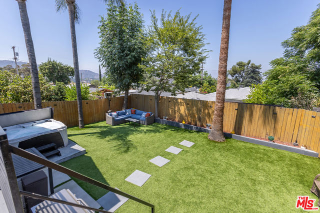 10315 Fairgrove Avenue, Tujunga CA: https://media.crmls.org/mediaz/75836022-d6ac-4166-b5c5-33578e10f9f8.jpg