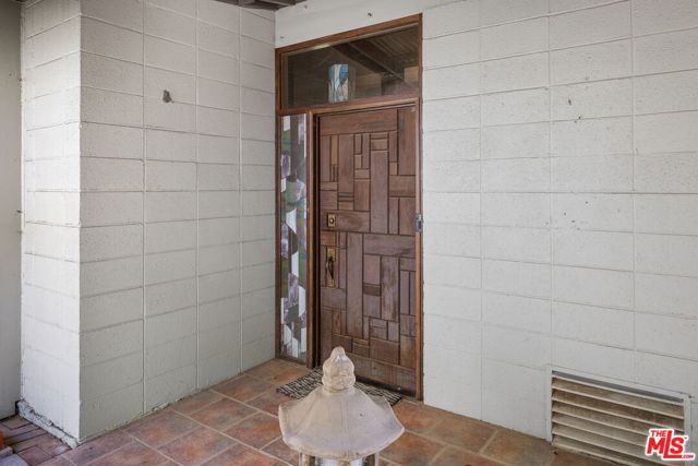 8400 Encino Avenue photo 3