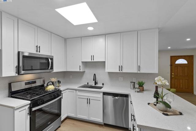 3501 Lake Ontario Dr, Fremont CA: https://media.crmls.org/mediaz/75840129-df31-4404-82ba-b0ea886824c7.jpg