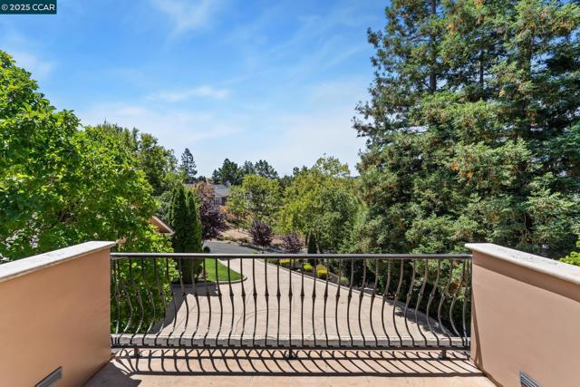 2540 Caballo Ranchero Dr, Diablo CA: https://media.crmls.org/mediaz/75842d60-7a0e-43a8-8e31-10f755fdbc87.jpg
