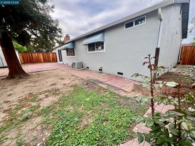 2788 Entrada Cir, Antioch CA: https://media.crmls.org/mediaz/7584880a-a2a8-46df-8a9b-1c00e1a599da.jpg