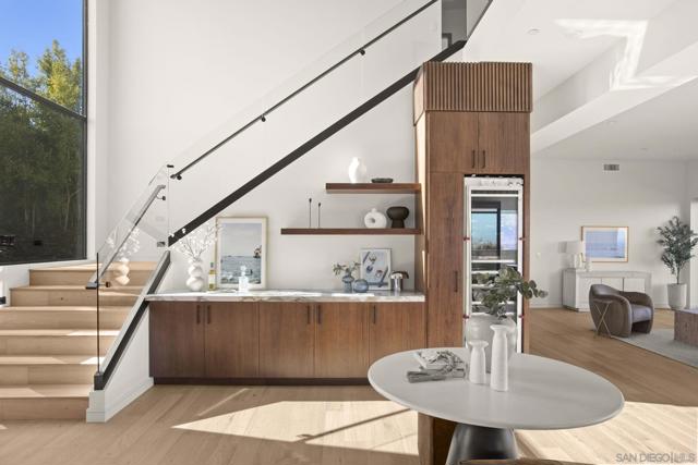 2448 Sagebrush Ct, La Jolla CA: https://media.crmls.org/mediaz/75855a46-fe5b-4851-90de-6e19a2f09470.jpg