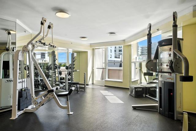 400 Beale Street, San Francisco CA: https://media.crmls.org/mediaz/75856111-1234-4d1b-806d-31f9c4179b6d.jpg