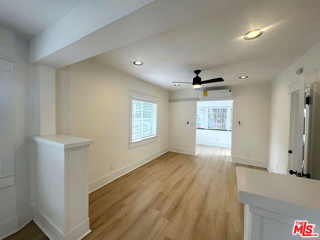 657 Navy St, Santa Monica CA: https://media.crmls.org/mediaz/7585c473-f145-45ba-93c5-25f5df75066a.jpg
