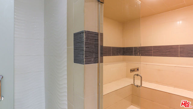 7250 Franklin Avenue, Los Angeles CA: https://media.crmls.org/mediaz/7585f9c1-c318-446e-b3a3-43ceaaa54424.jpg