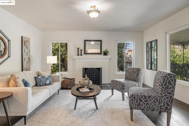 279 Pomona Street, Crockett CA: https://media.crmls.org/mediaz/75863843-f5bb-4b8b-9f29-3bd1bbac5c79.jpg