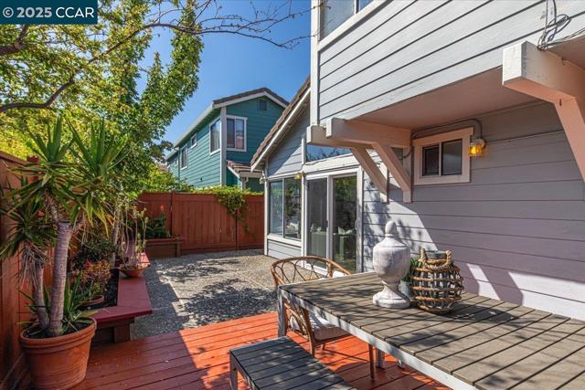 109 Cardoza, Hercules CA: https://media.crmls.org/mediaz/75863dd1-df99-4b38-b1f0-fc68ab0b14e5.jpg