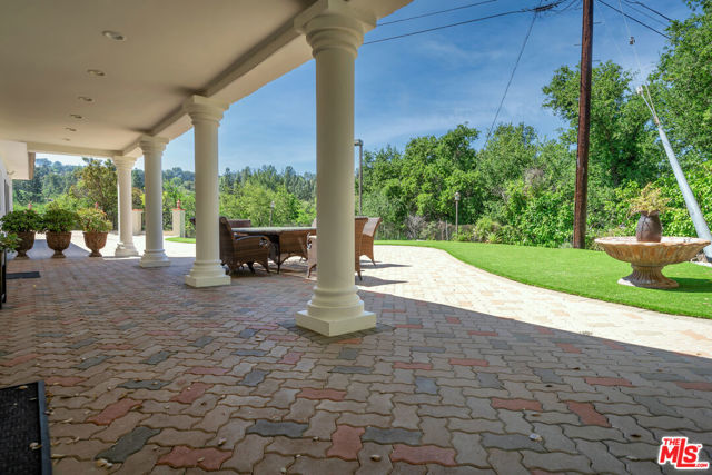 4311 Coquette Place, Tarzana CA: https://media.crmls.org/mediaz/75867334-bc85-4489-8625-52c2b3af8a0a.jpg