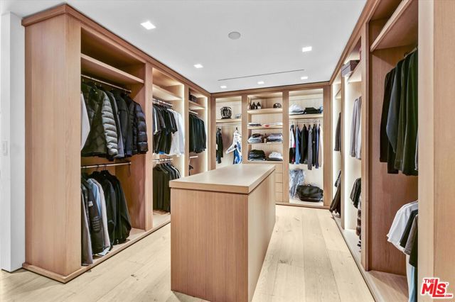 999 N Doheny Drive, West Hollywood CA: https://media.crmls.org/mediaz/7586964e-db71-4e18-a10e-80ca3ba91d57.jpg