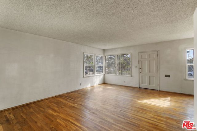4030 Boise Avenue, Los Angeles CA: https://media.crmls.org/mediaz/75869b97-be41-491f-8a36-f1ea458551f3.jpg