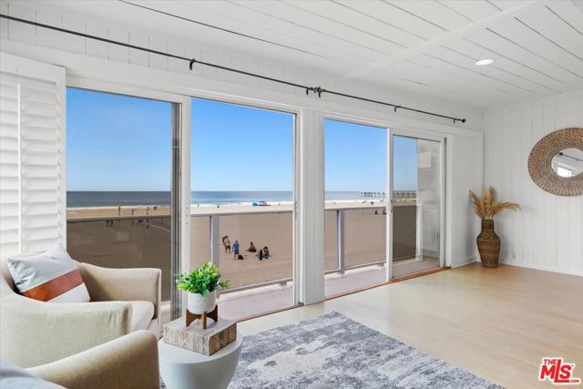 634 The Strand, Hermosa Beach, California 90254, 3 Bedrooms Bedrooms, ,2 BathroomsBathrooms,Residential,Sold,The Strand,22200669