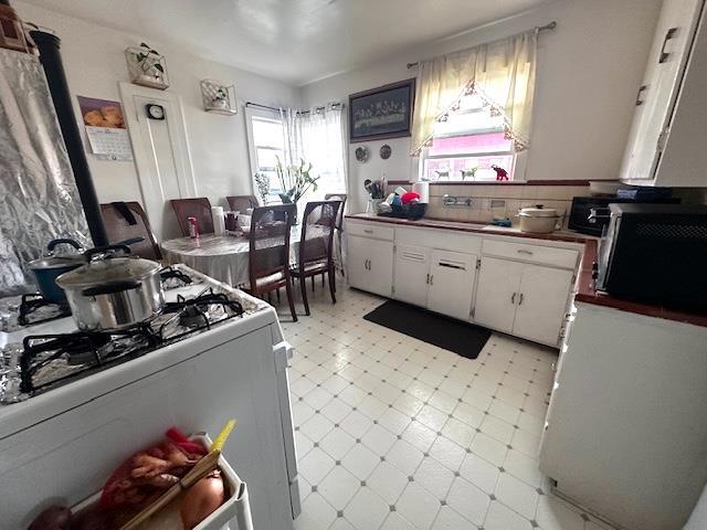 453 Grand Avenue, South San Francisco CA: https://media.crmls.org/mediaz/7587d7be-5a55-4f74-85a6-8e2f728926e5.jpg