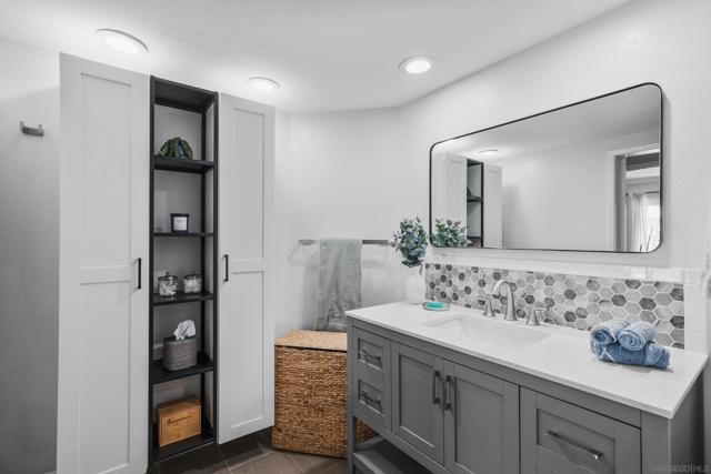 528 Via De La Valle, Solana Beach CA: https://media.crmls.org/mediaz/75883960-7cb9-4d1a-9de6-667902b4cf25.jpg