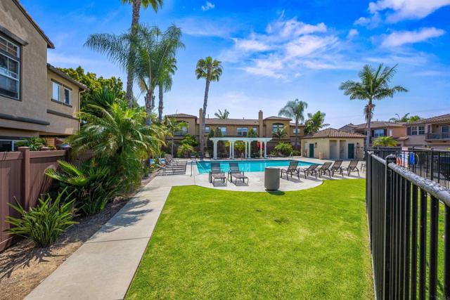 Detail Gallery Image 28 of 39 For 638 Sumner Way #2,  Oceanside,  CA 92058 - 4 Beds | 2/1 Baths