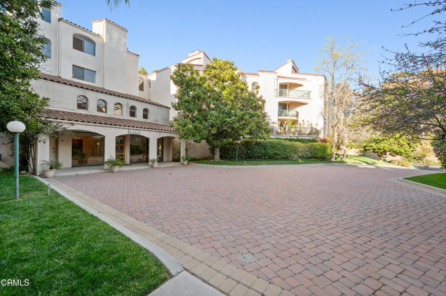 4201 Via Marisol, Los Angeles CA: https://media.crmls.org/mediaz/75889bc1-b257-4456-9555-8334a4b90e80.jpg