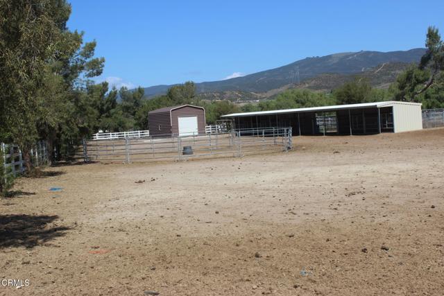 35135 Caprock Road, Santa Clarita CA: https://media.crmls.org/mediaz/758911c4-9cfc-42f0-baf6-616bede95163.jpg