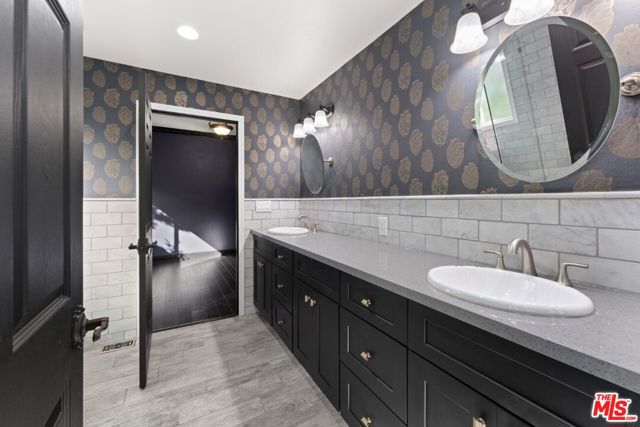 7083 Highcliff Trail, Tujunga CA: https://media.crmls.org/mediaz/75896e73-f79c-42fb-8920-8b8fc7782bc1.jpg
