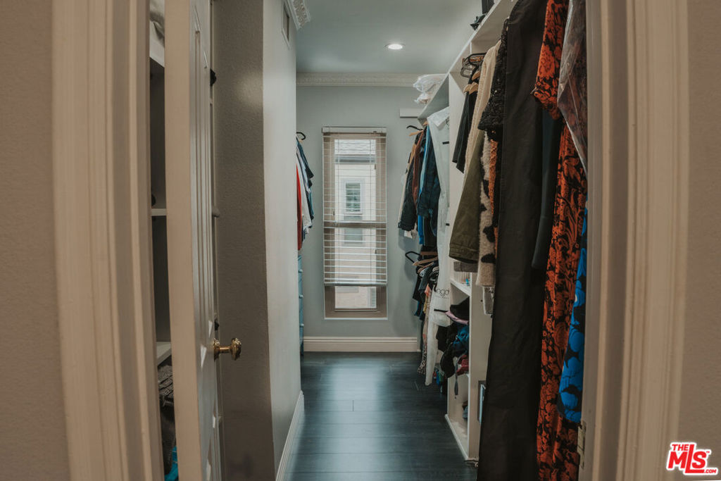 https://media.crmls.org/mediaz/7589a229-2fa9-41cd-8baa-3400c950af53.jpg?preset=X-Large