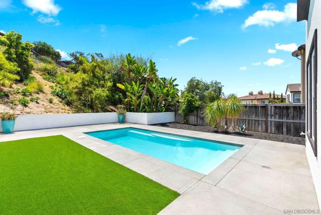 1120 Championship Rd, Oceanside CA: https://media.crmls.org/mediaz/7589b256-ba9b-4691-80b0-62ff4eba87d1.jpg