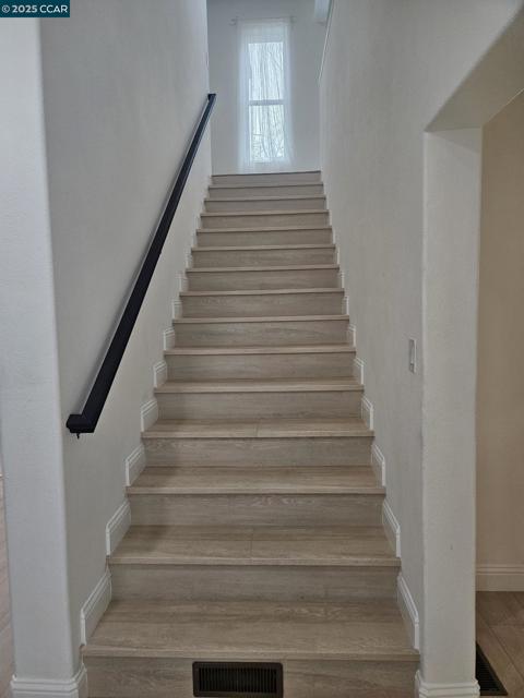 2785 Butters Dr, Oakland CA: https://media.crmls.org/mediaz/758a0692-d5ab-4eb6-96d5-f2e716ce72df.jpg