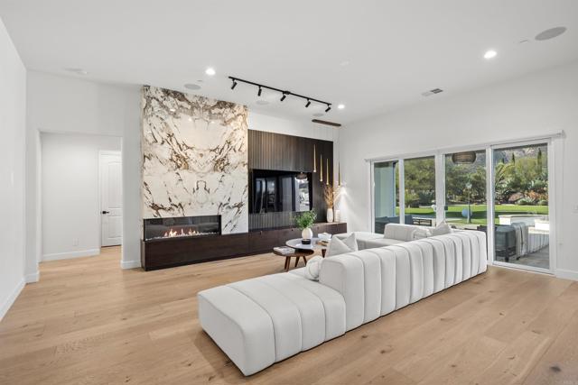 Detail Gallery Image 5 of 72 For 3193 Corte Carlazzo, Chula Vista,  CA 91914 - 4 Beds | 3/1 Baths