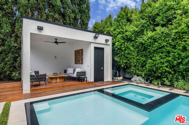 4544 Woodley Avenue, Encino CA: https://media.crmls.org/mediaz/758abb93-9bc4-4ff6-bc97-07b5e831168f.jpg