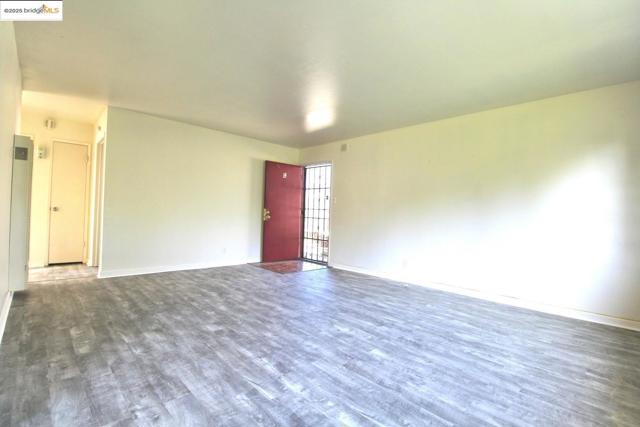 3044 Capp ST, Oakland CA: https://media.crmls.org/mediaz/758ac020-7bfd-4131-a3a9-8013b7c3112c.jpg