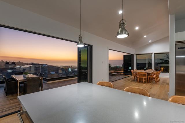 2641 Costebelle Dr, La Jolla CA: https://media.crmls.org/mediaz/758af8ec-79eb-4a48-88ef-9bbca4fb7112.jpg