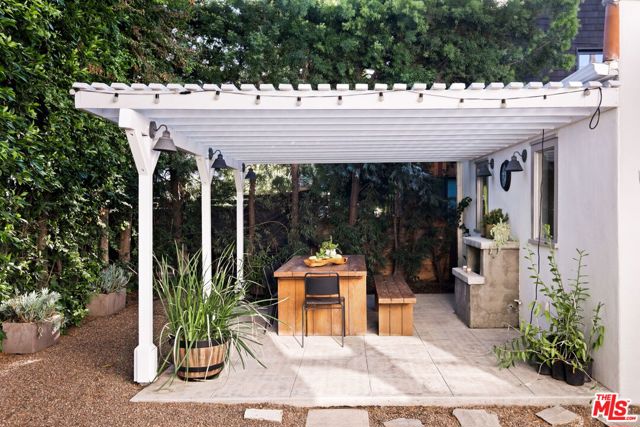 2027 Canyon Drive, Los Angeles CA: https://media.crmls.org/mediaz/758b8d65-5c7a-45f6-a8f3-b1f4d4542cfe.jpg