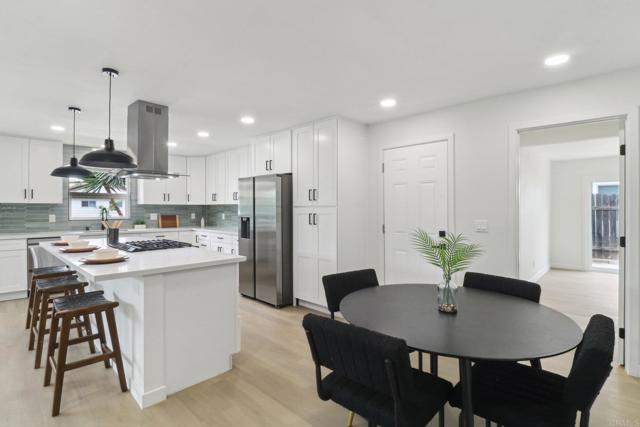 3243 Carolyn Circle, Oceanside CA: https://media.crmls.org/mediaz/758b9094-95b6-45d2-987a-97475559e129.jpg