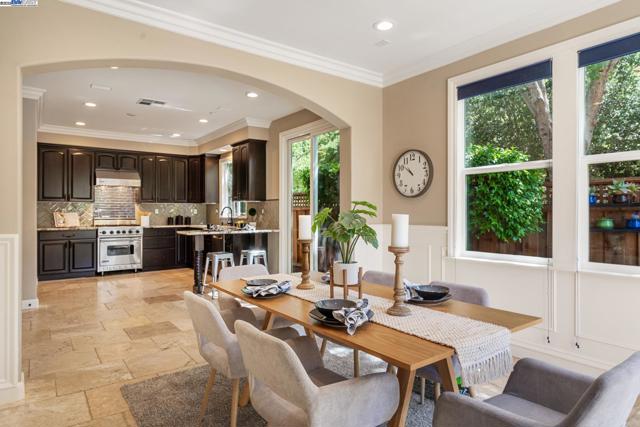 5989 Hillbrook Pl, Dublin CA: https://media.crmls.org/mediaz/758bf384-2a4f-49dd-b7bf-d3d7e54ce959.jpg
