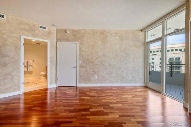 700 W Harbor Dr, San Diego CA: https://media.crmls.org/mediaz/758d2f6b-a178-461b-af43-6462a5fd571f.jpg